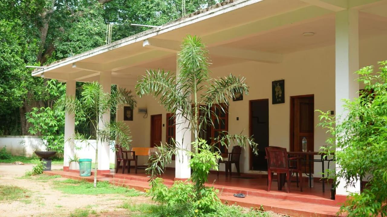 Punkalasa Tourist Lodge อนุราธปุระ ภายนอก รูปภาพ